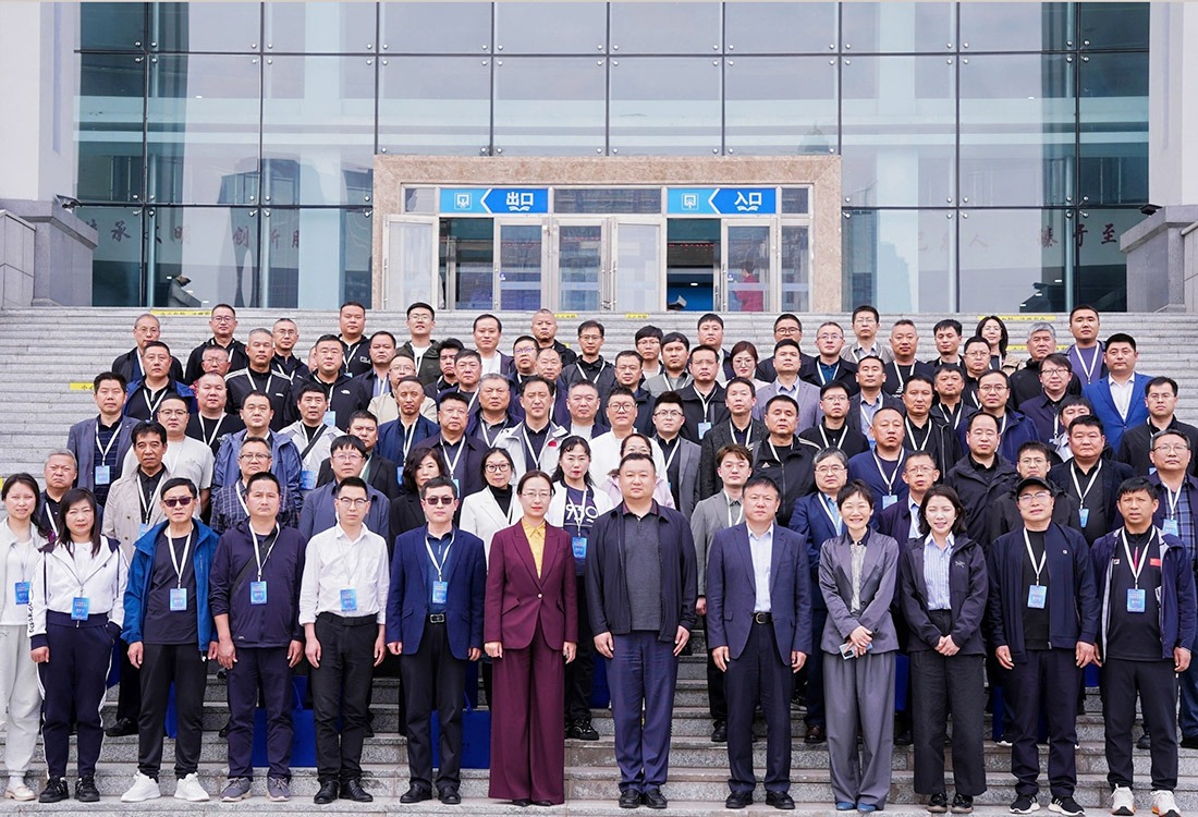 2025年全国百所高中校长高校行暨大中衔接教育论坛在哈尔滨华德学院举行!