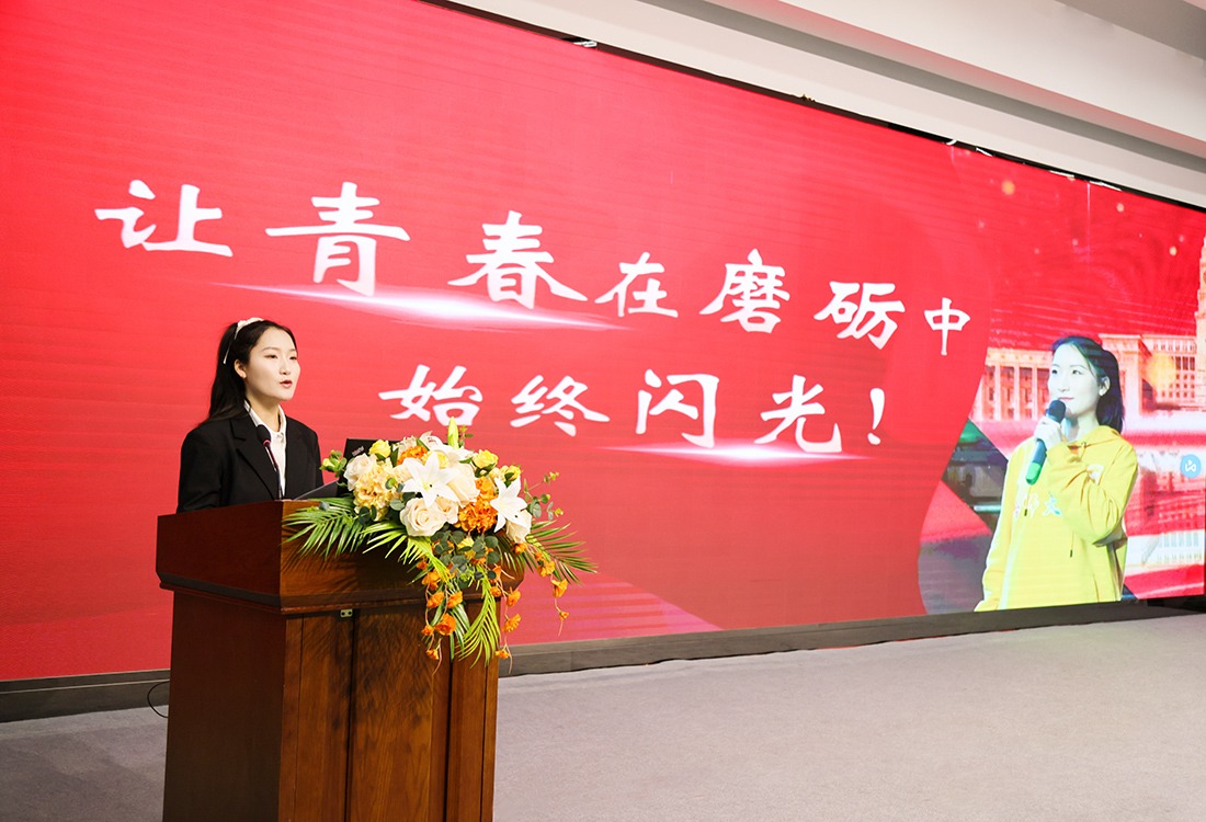 第八届“全国道德模范”刘羲檬同学，在我校展开以《让青春在磨砺中始终闪光》为主题的事迹报告！