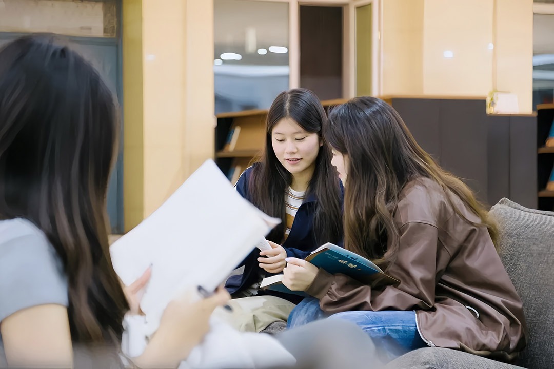 在华德，这群年轻人这样“卷”学习