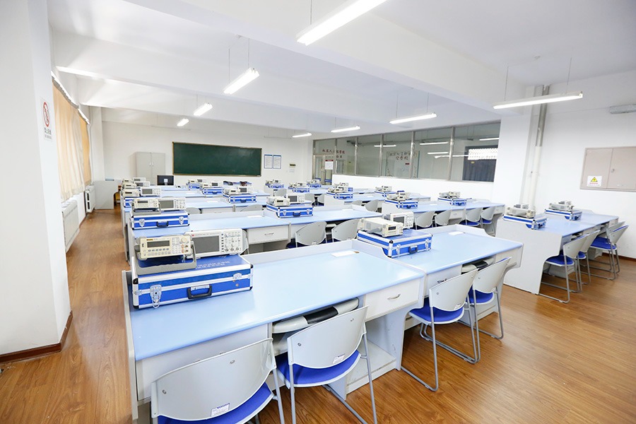 电子信息工程实训室