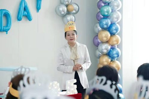 我校举办教工集体生日会