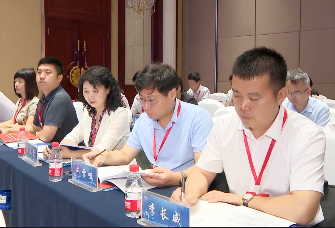 校长李长威受邀出席“职业院校校长龙江行”启动仪式并与黑龙江云枫汽车有限公司签署校企合作协议