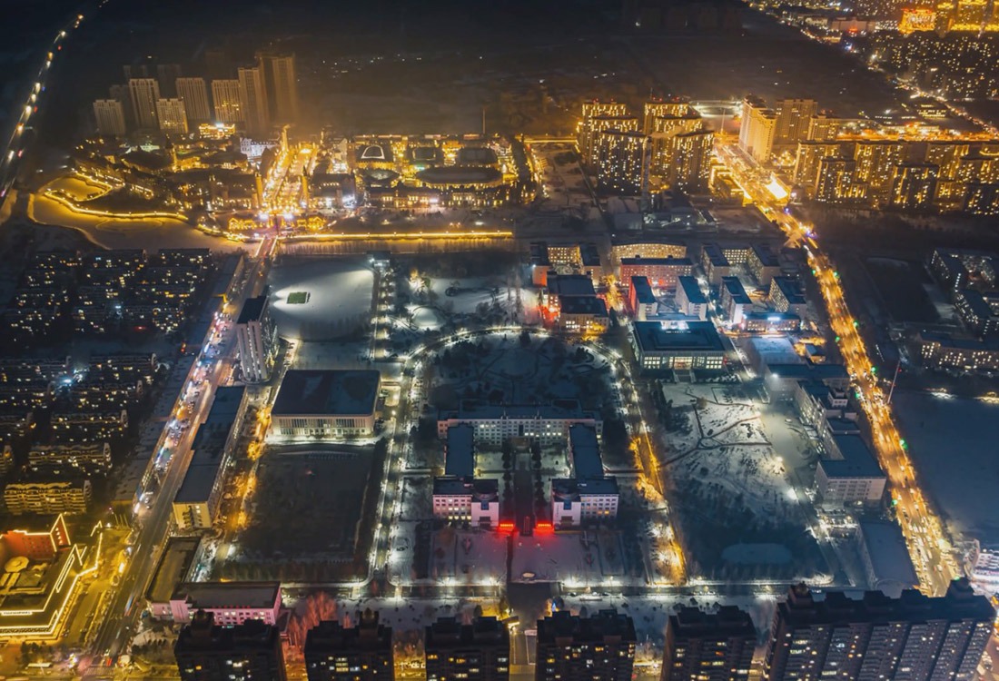夜幕降临华灯初上 哈尔滨华德学院夜景航拍
