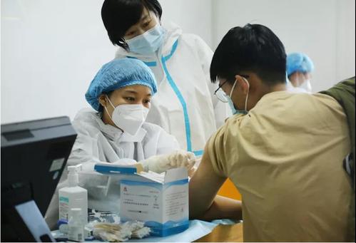 我校组织师生有序接种新冠疫苗“加强针”