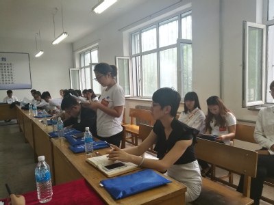 哈尔滨华德学院第一次学生代表大会第一代表团预备会讨论会