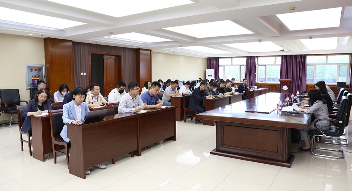 哈尔滨华德学院召开主题教育工作推进会