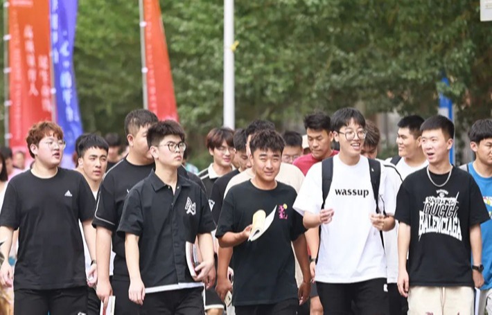 朝气蓬勃新学期，聚焦开学第一天