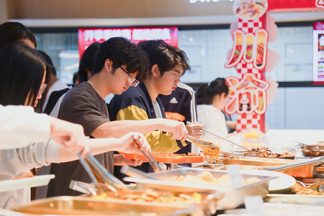 月饼派发+川渝美食+非遗手工！哈尔滨华德学院把三重浪漫写进中秋