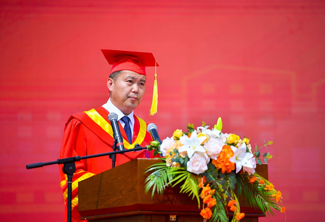 校长李长威教授在2024年学生毕业典礼上的讲话：心怀远方，不惧将来，奔赴那片属于你们的星辰大海！