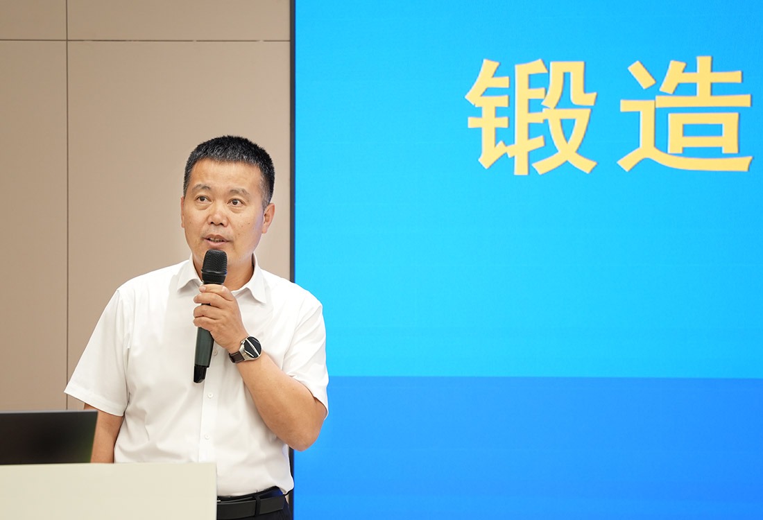 哈尔滨华德学院2025级本科新生“校长第一课”开讲