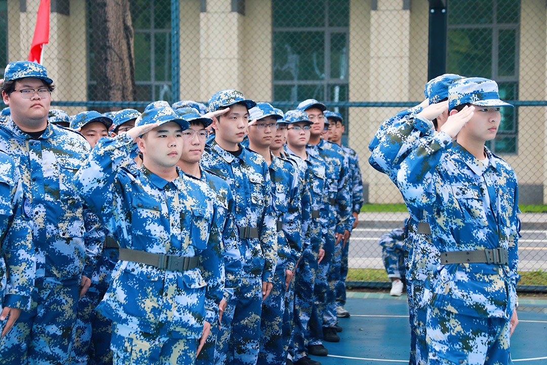 @2026级新生家长：快来看，您牵挂的孩子正在奋力发光中