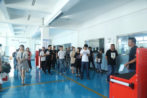 我校举办专业交流月“实践教学中心现场说”活动