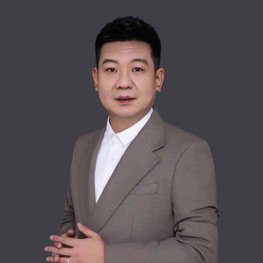 尹凯文 高级工艺美术师