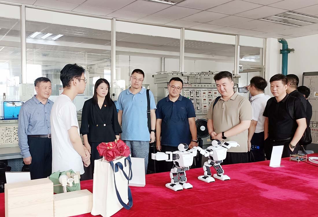 科教融汇，产教融合——哈尔滨华德学院领导一行6人赴长春光华学院走访调研