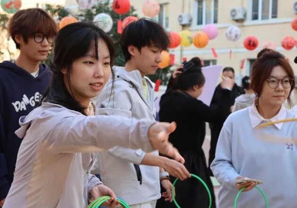 巧手做灯盏，妙思解灯谜，暖心诉团圆......华德学子解锁别样中秋！