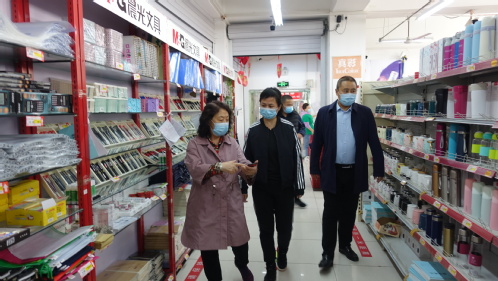 众志成城 抗击疫情——副校长、后勤集团总经理石燕国庆当天慰问后勤一线干部职工